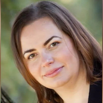 Headshot of Jennifer Usher