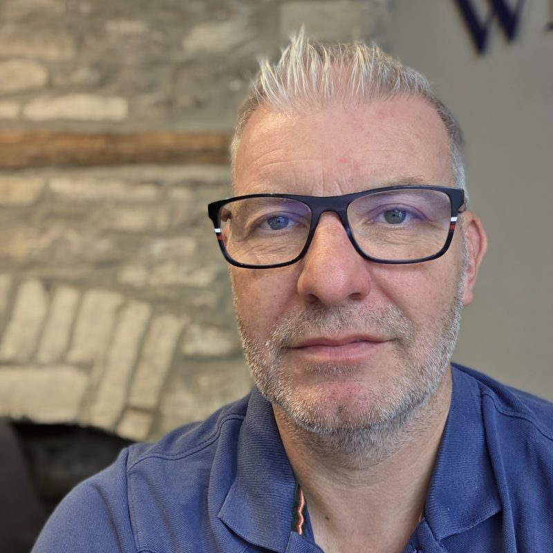 Headshot of Robert Jones